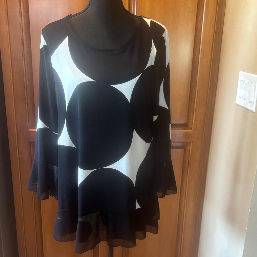 Alfani Black & White Geometric Bell-Sleeve Tunic